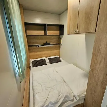 L&a Mobile House *