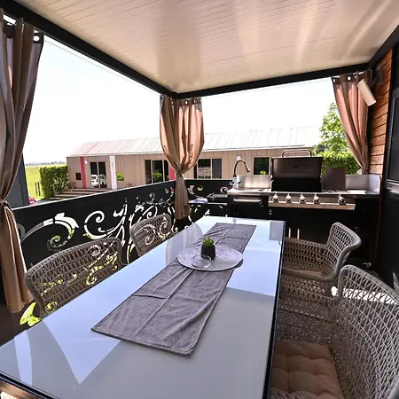 L&a Mobile House *